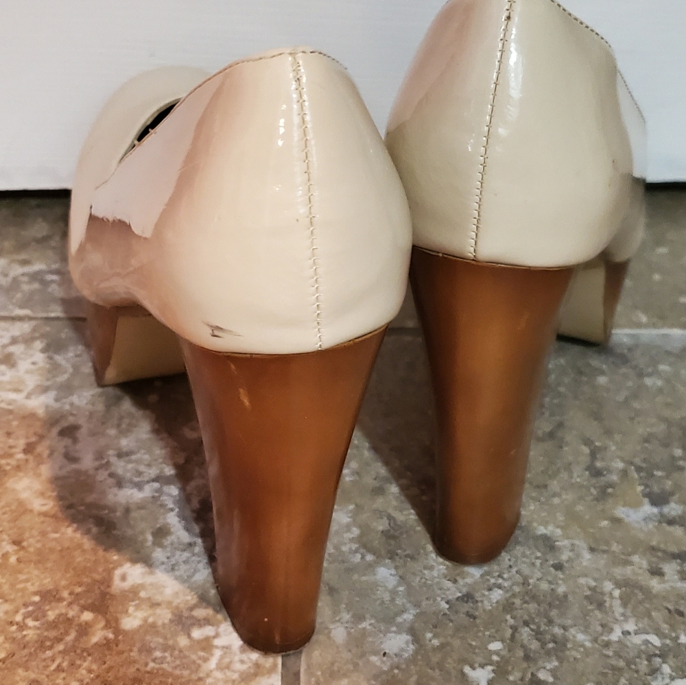 Shoes - Picture 3 of 4